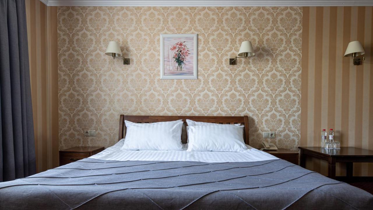 Sonata Hotel & Restaurant "Готель Соната" Lviv Bagian luar foto