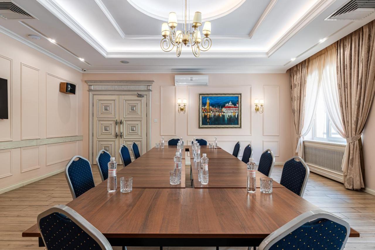 Sonata Hotel & Restaurant "Готель Соната" Lviv Bagian luar foto