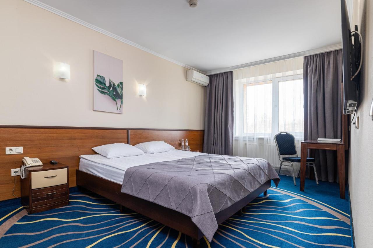 Sonata Hotel & Restaurant "Готель Соната" Lviv Bagian luar foto
