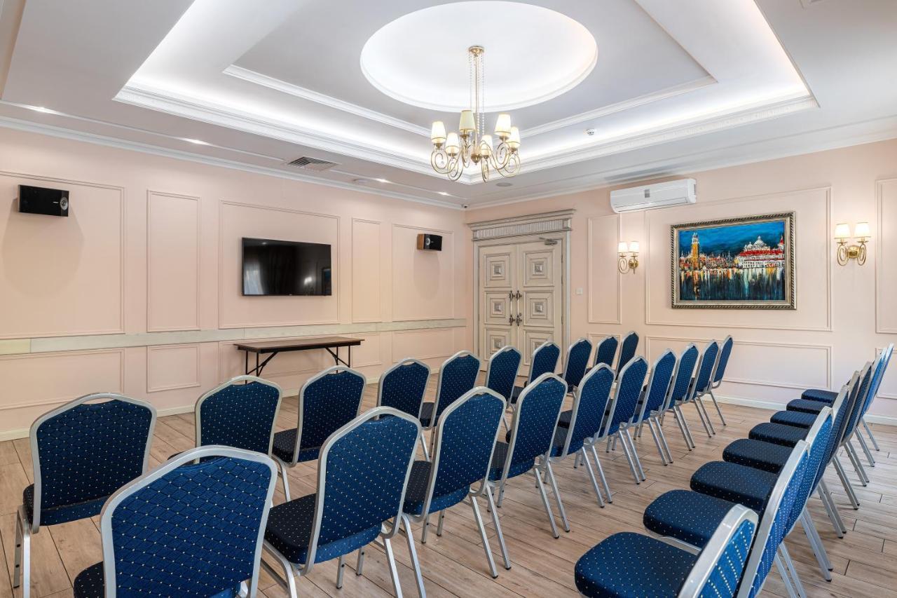 Sonata Hotel & Restaurant "Готель Соната" Lviv Bagian luar foto
