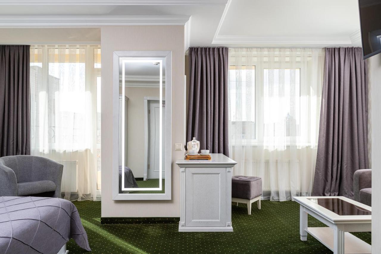 Sonata Hotel & Restaurant "Готель Соната" Lviv Bagian luar foto