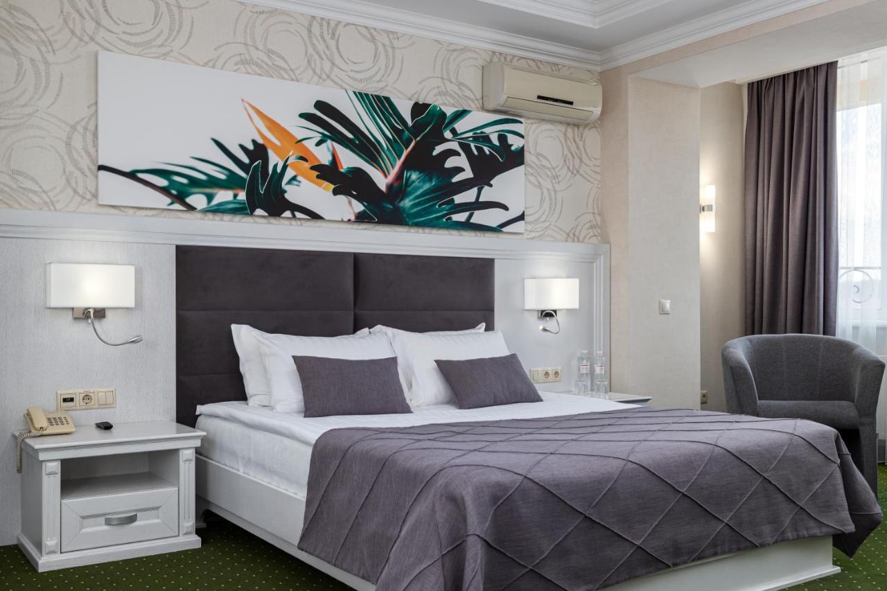 Sonata Hotel & Restaurant "Готель Соната" Lviv Bagian luar foto