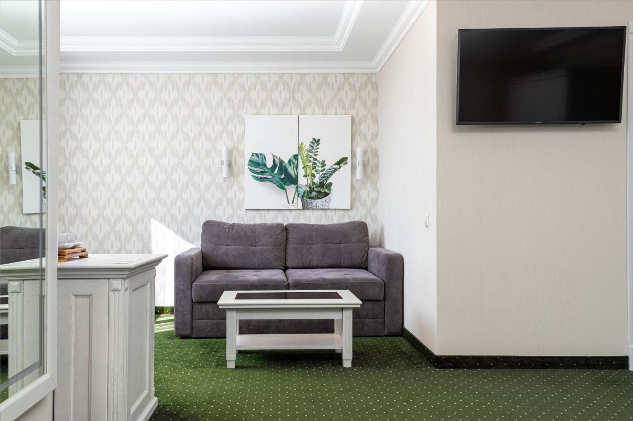 Sonata Hotel & Restaurant "Готель Соната" Lviv Bagian luar foto