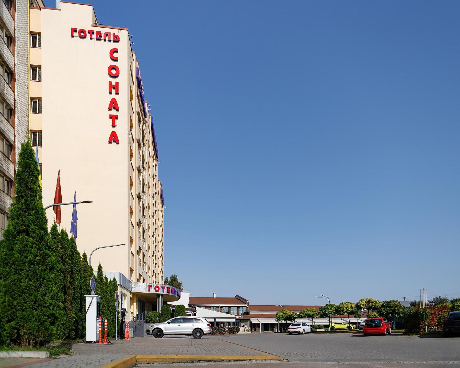 Sonata Hotel & Restaurant "Готель Соната" Lviv Bagian luar foto