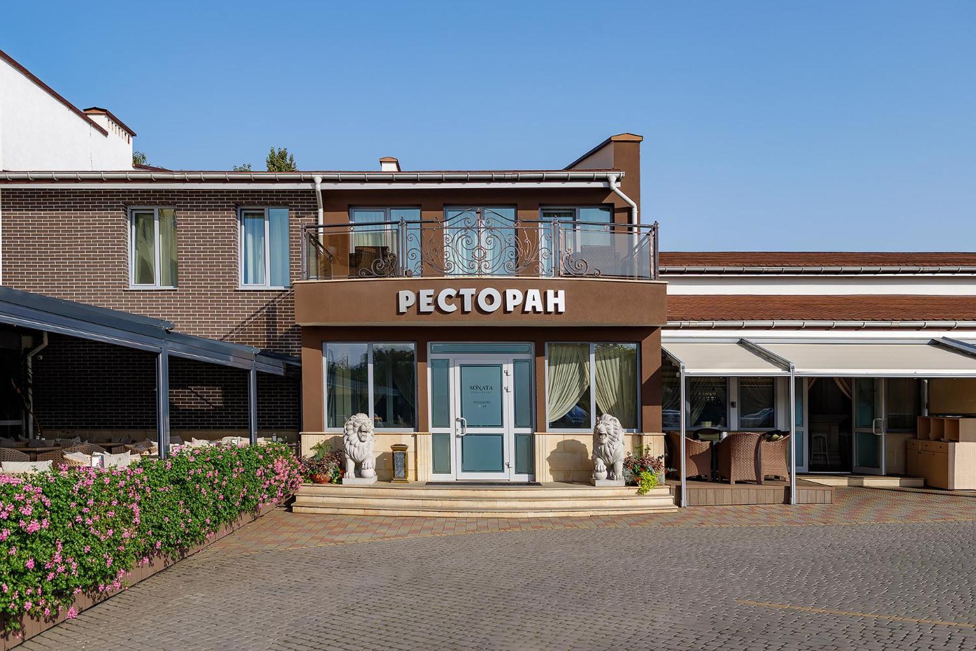 Sonata Hotel & Restaurant "Готель Соната" Lviv Bagian luar foto