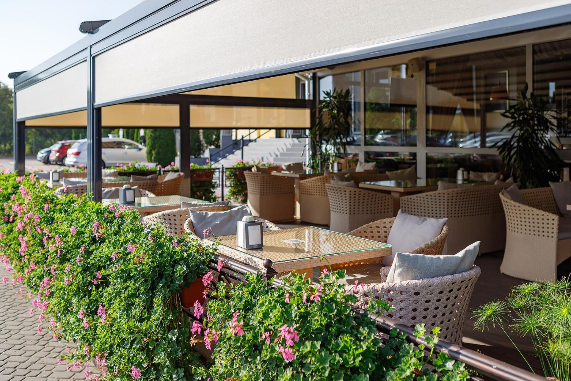 Sonata Hotel & Restaurant "Готель Соната" Lviv Bagian luar foto
