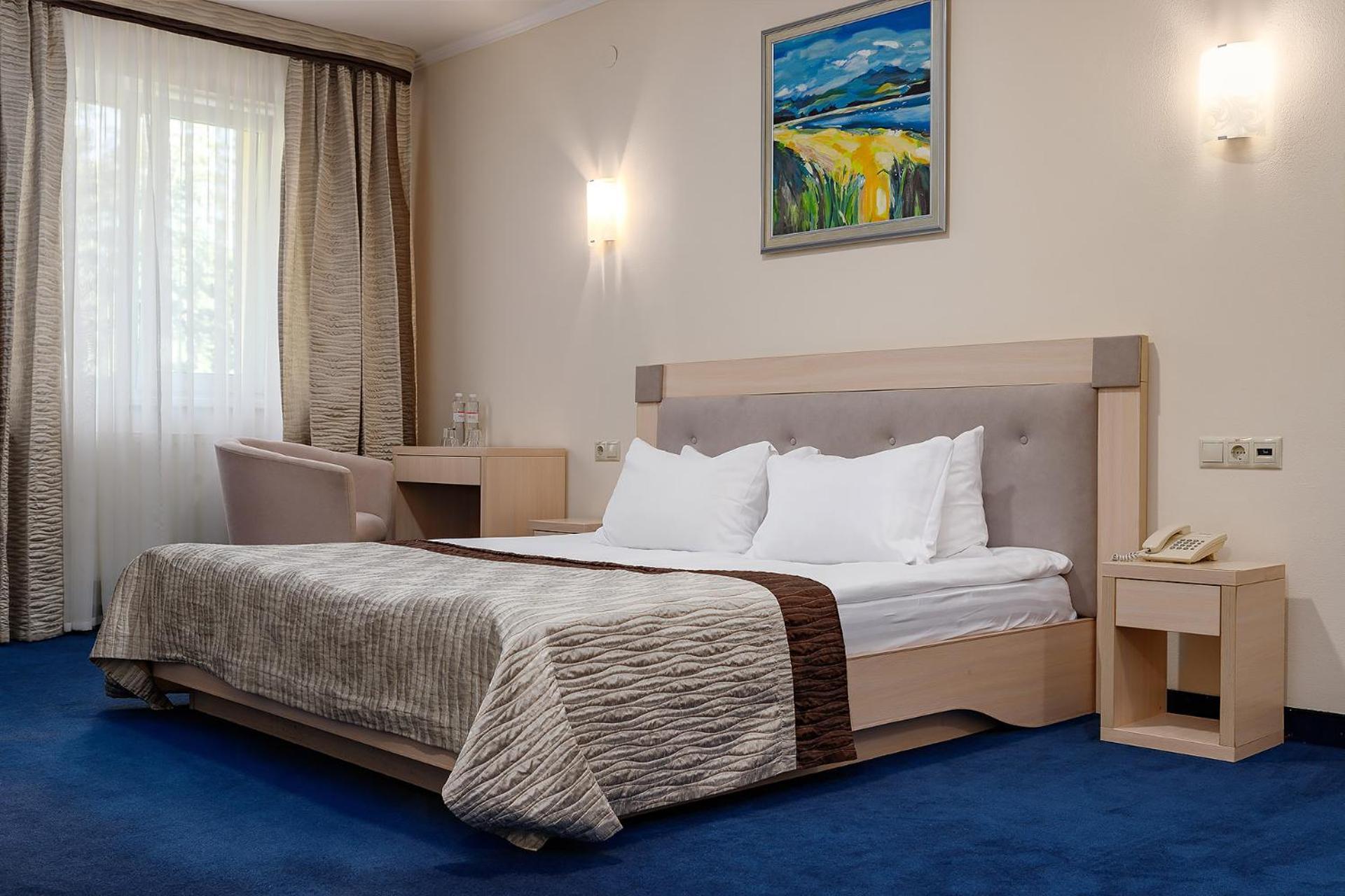 Sonata Hotel & Restaurant "Готель Соната" Lviv Bagian luar foto