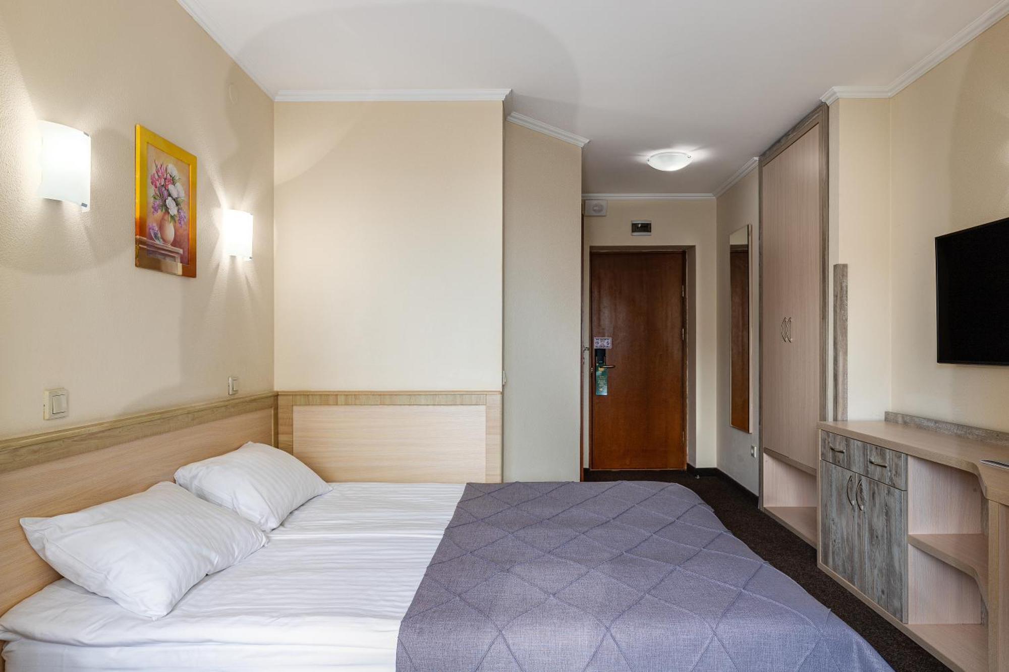 Sonata Hotel & Restaurant "Готель Соната" Lviv Ruang foto