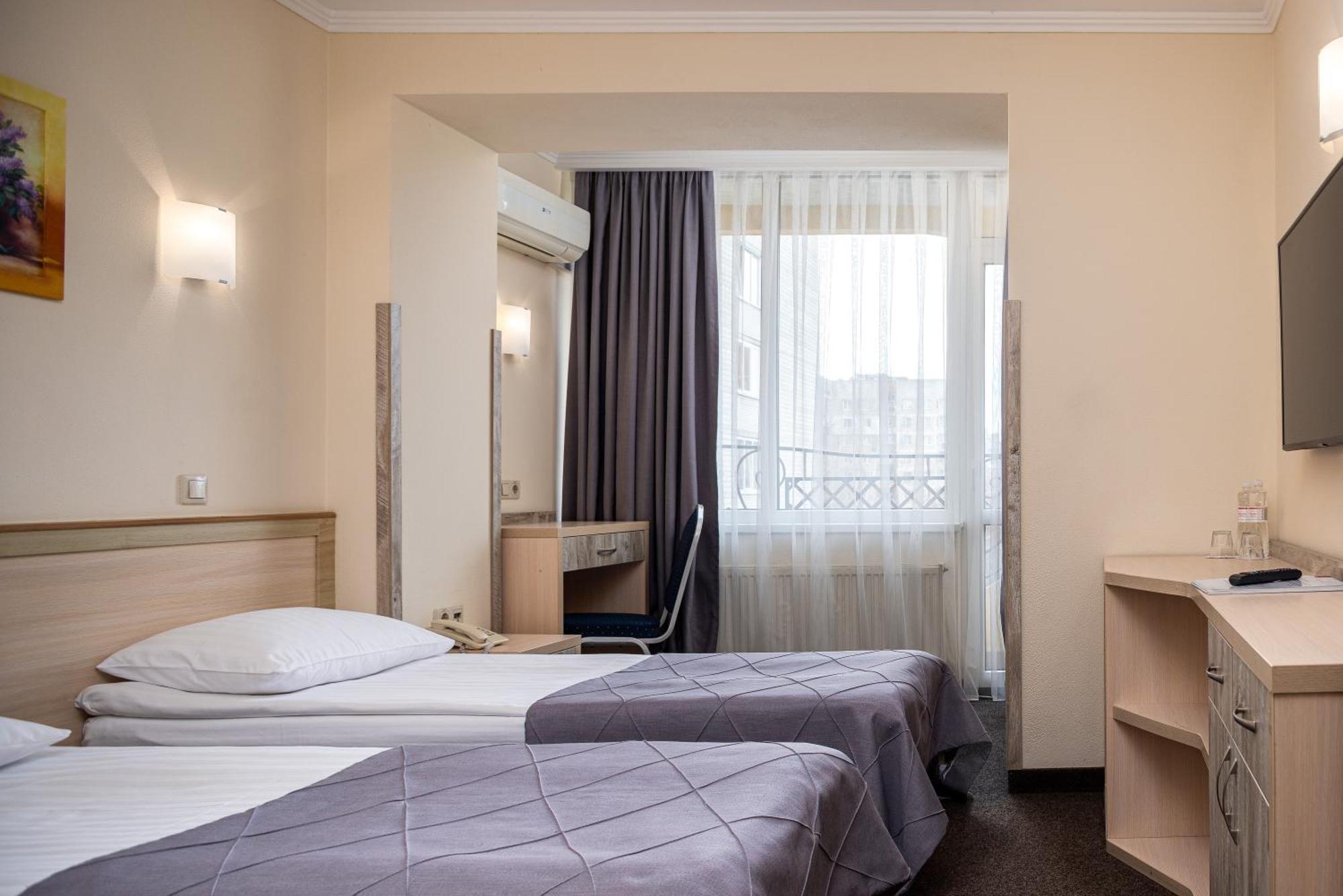Sonata Hotel & Restaurant "Готель Соната" Lviv Ruang foto