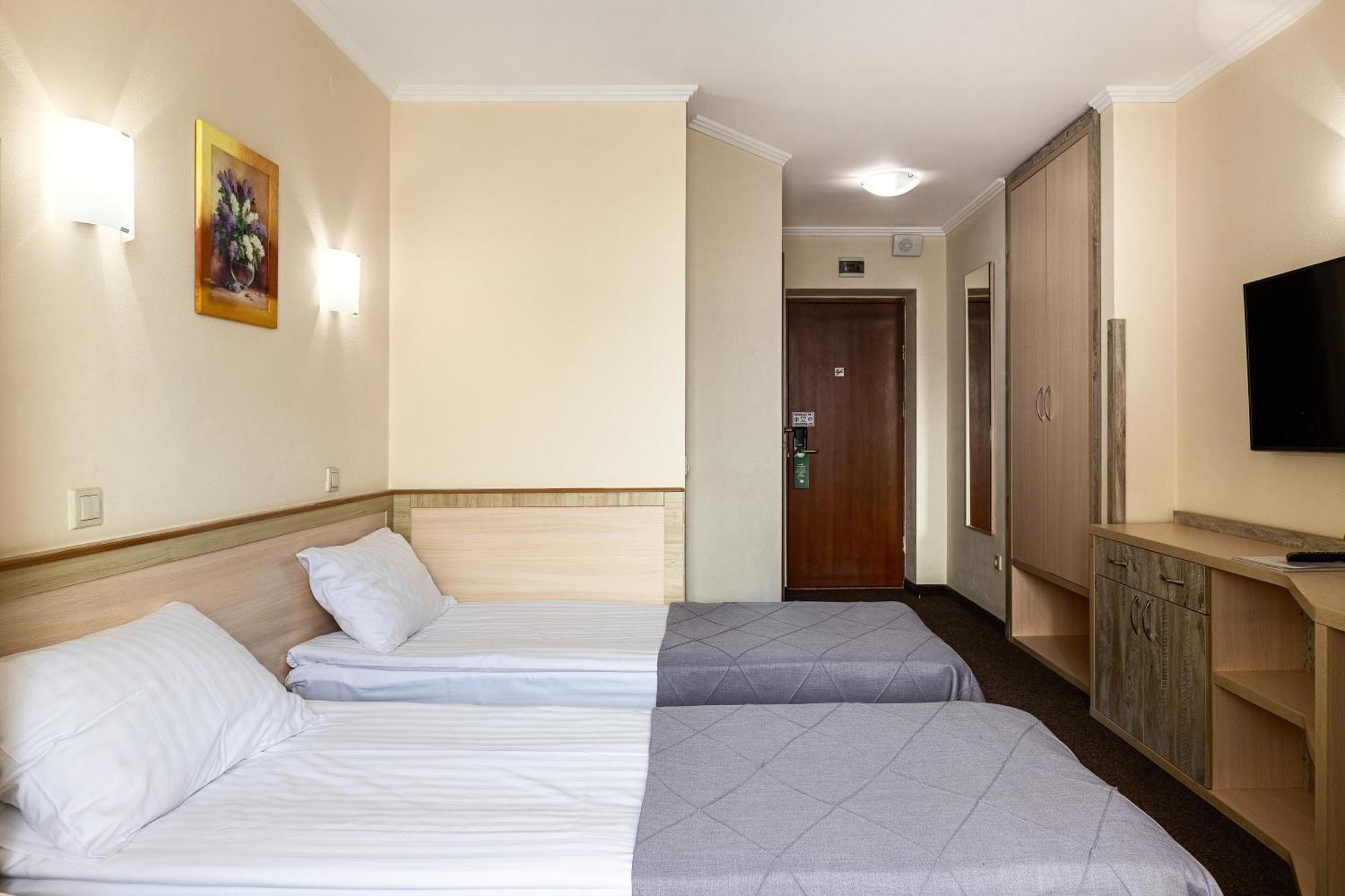 Sonata Hotel & Restaurant "Готель Соната" Lviv Ruang foto
