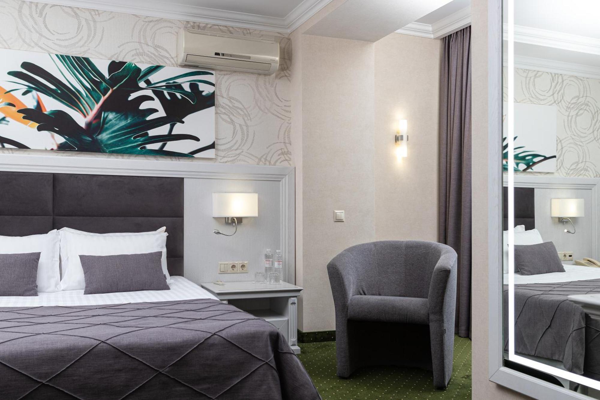Sonata Hotel & Restaurant "Готель Соната" Lviv Ruang foto