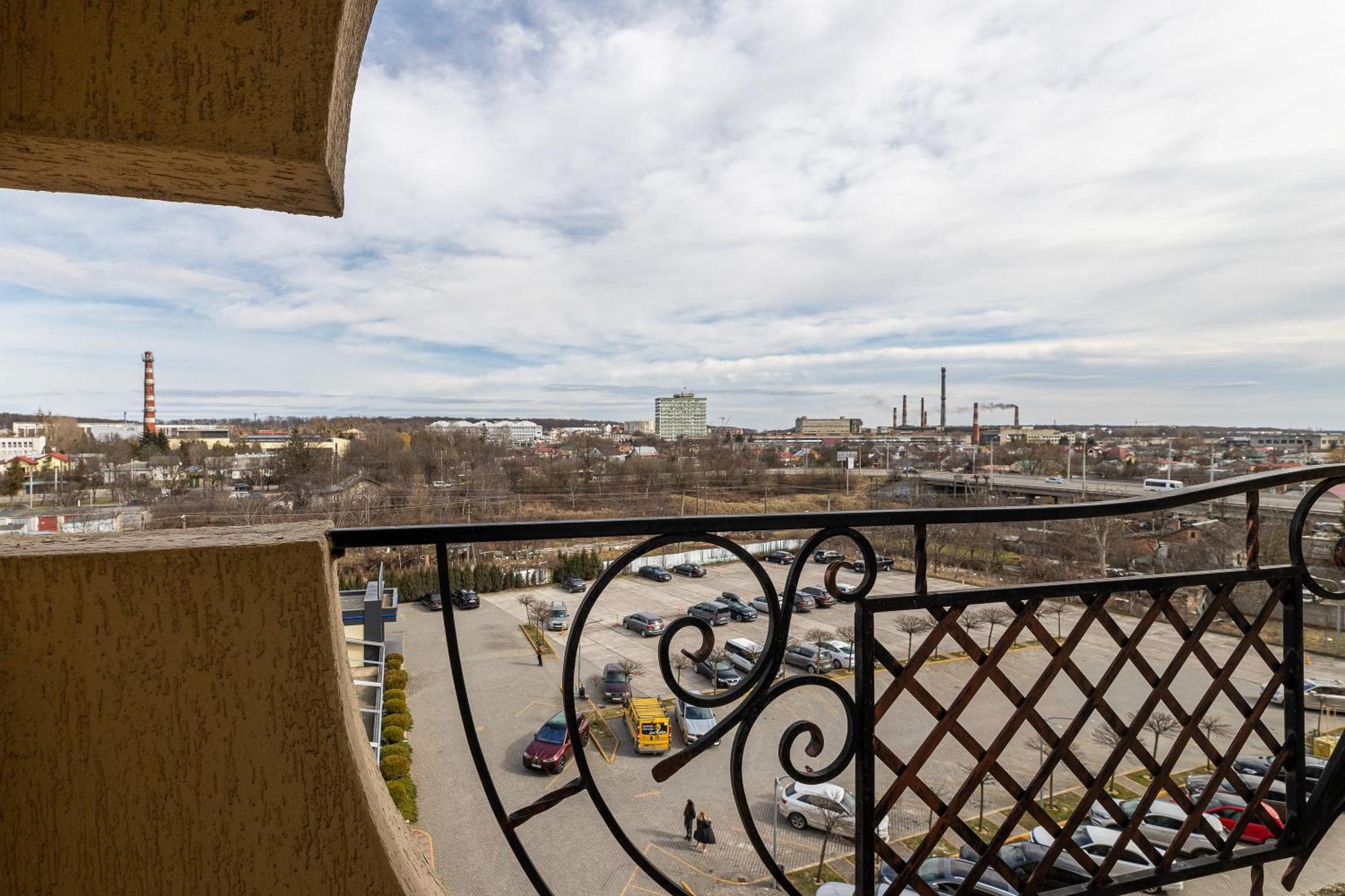 Sonata Hotel & Restaurant "Готель Соната" Lviv Ruang foto