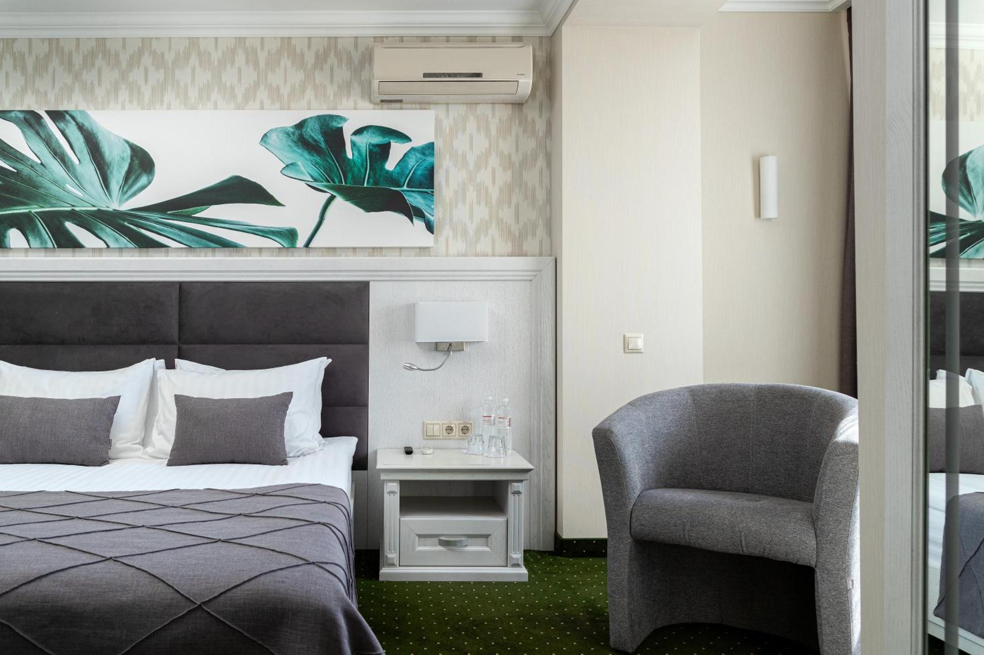 Sonata Hotel & Restaurant "Готель Соната" Lviv Ruang foto